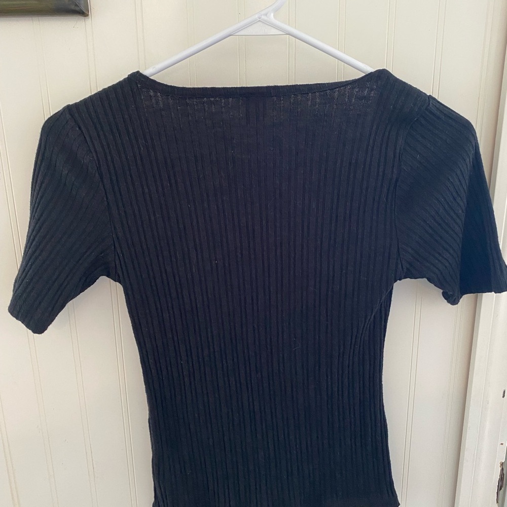 2 for $12 💖 Ribbed Black Old Navy Top - Picture 2 of 3
